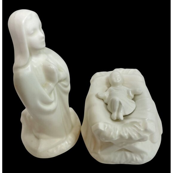 Vintage 1966 White Porcelain Nativity Figurines Featuring Mary & Baby Jesus - Picture 1 of 11